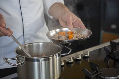 Separate the veal from the vegetables.