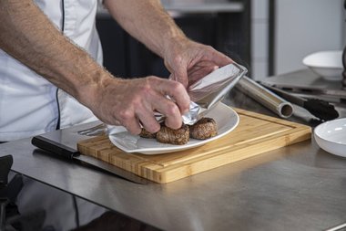 Allow the veal to rest for 5 minutes under aluminium foil.