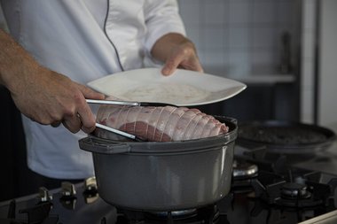 Put the veal roulade in the pan.