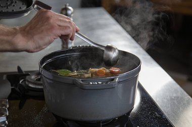 Scoope the vegetables and liquid over the veal.