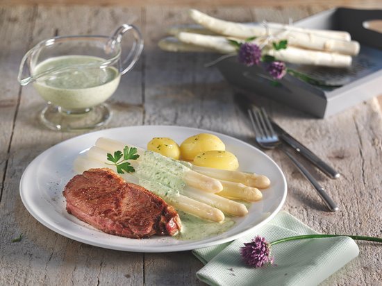 white-asparagus-with-patatoes-and-veal