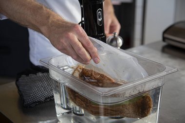 Put the vacuumed veal in the sous vide bath.