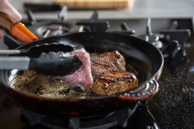 Veal medium cooked, 2 to 3 minutes per side